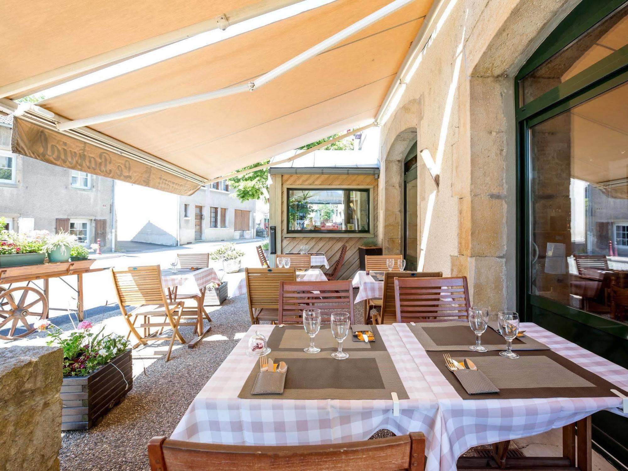 Le Barriol Hotel Saint-Julien-Chapteuil Exterior foto